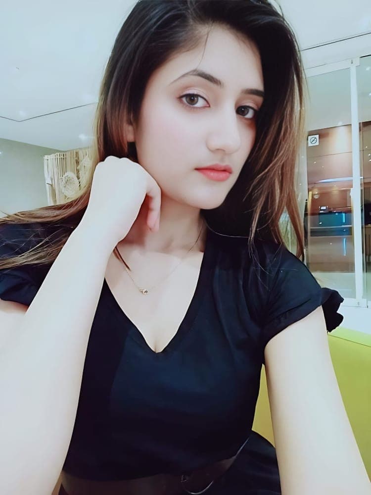 Arohi Sharma - фото эскорт 3 в Dubai