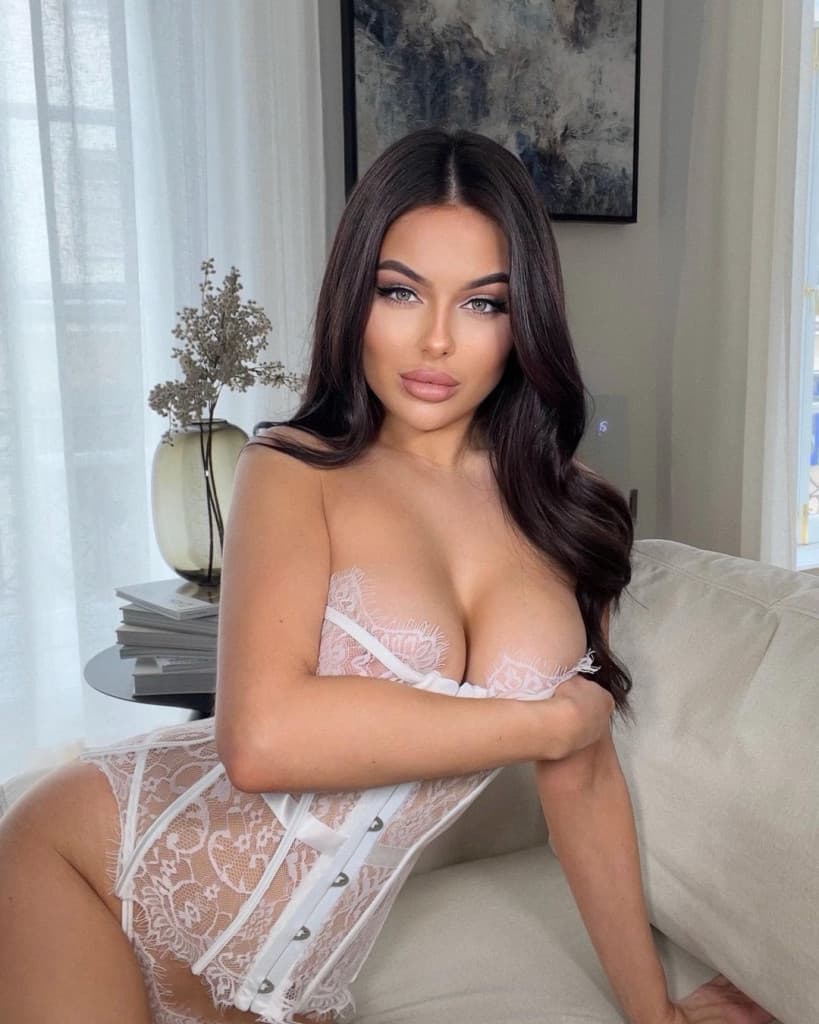 Celina - escort photo 6 in Dubai